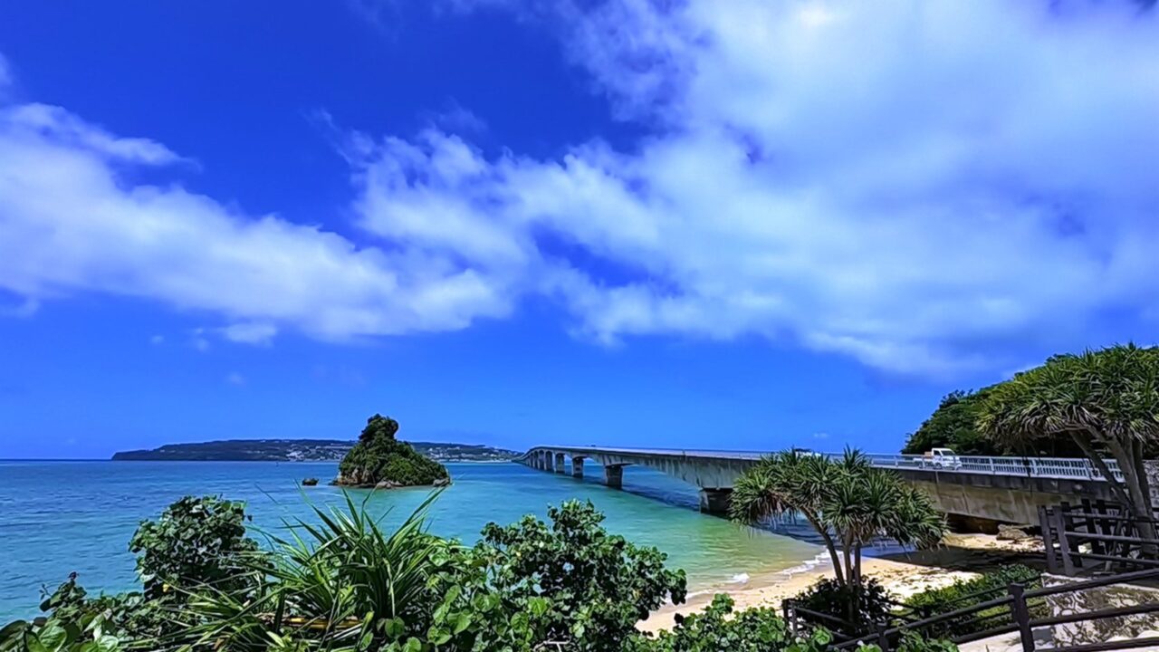 古宇利島に車なしで泊まる|直行バス・送迎・宿選びの判断(2026年)